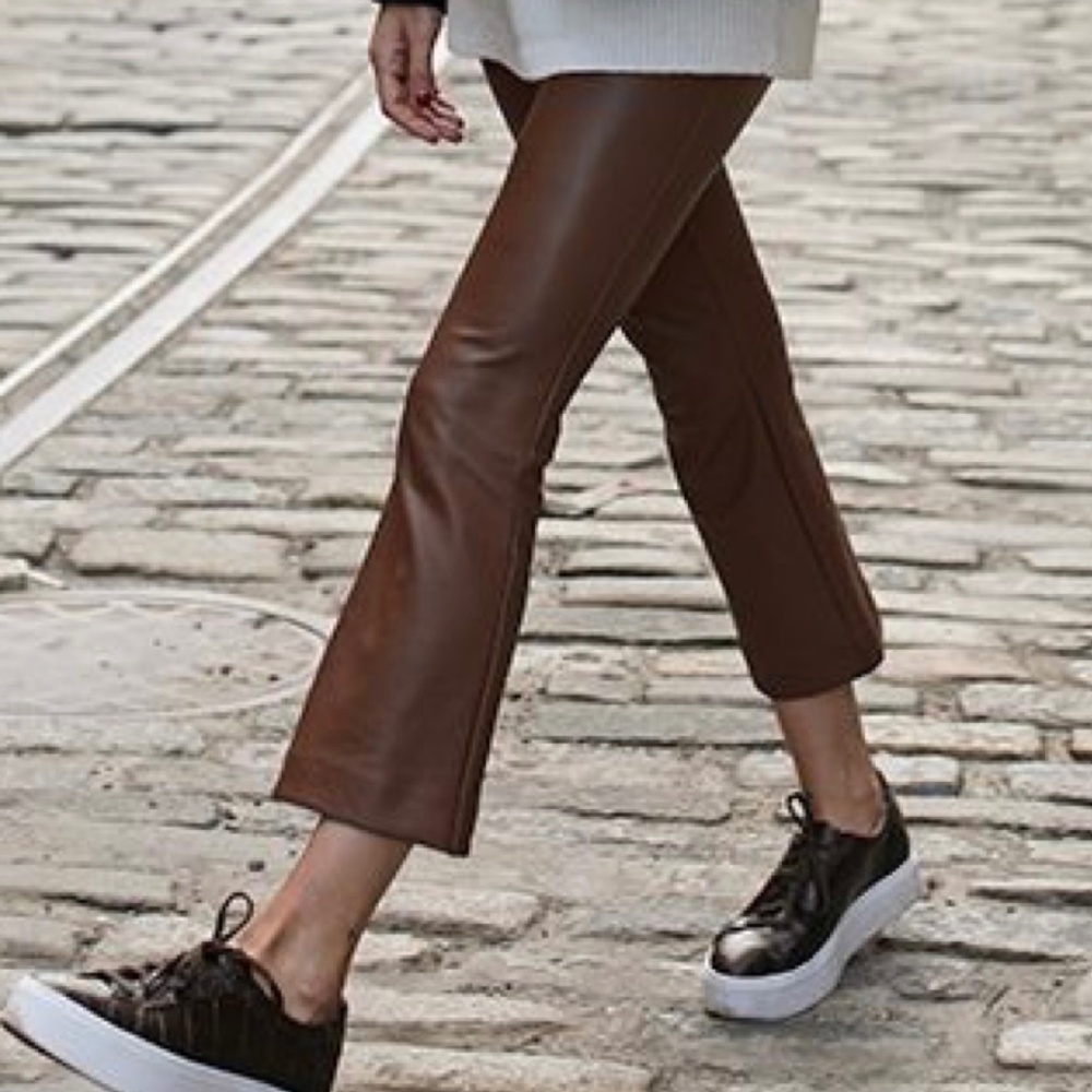 Meet your Posher, Mia